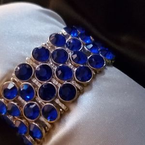 Spectacular cobalt blue stone stretch bracelet